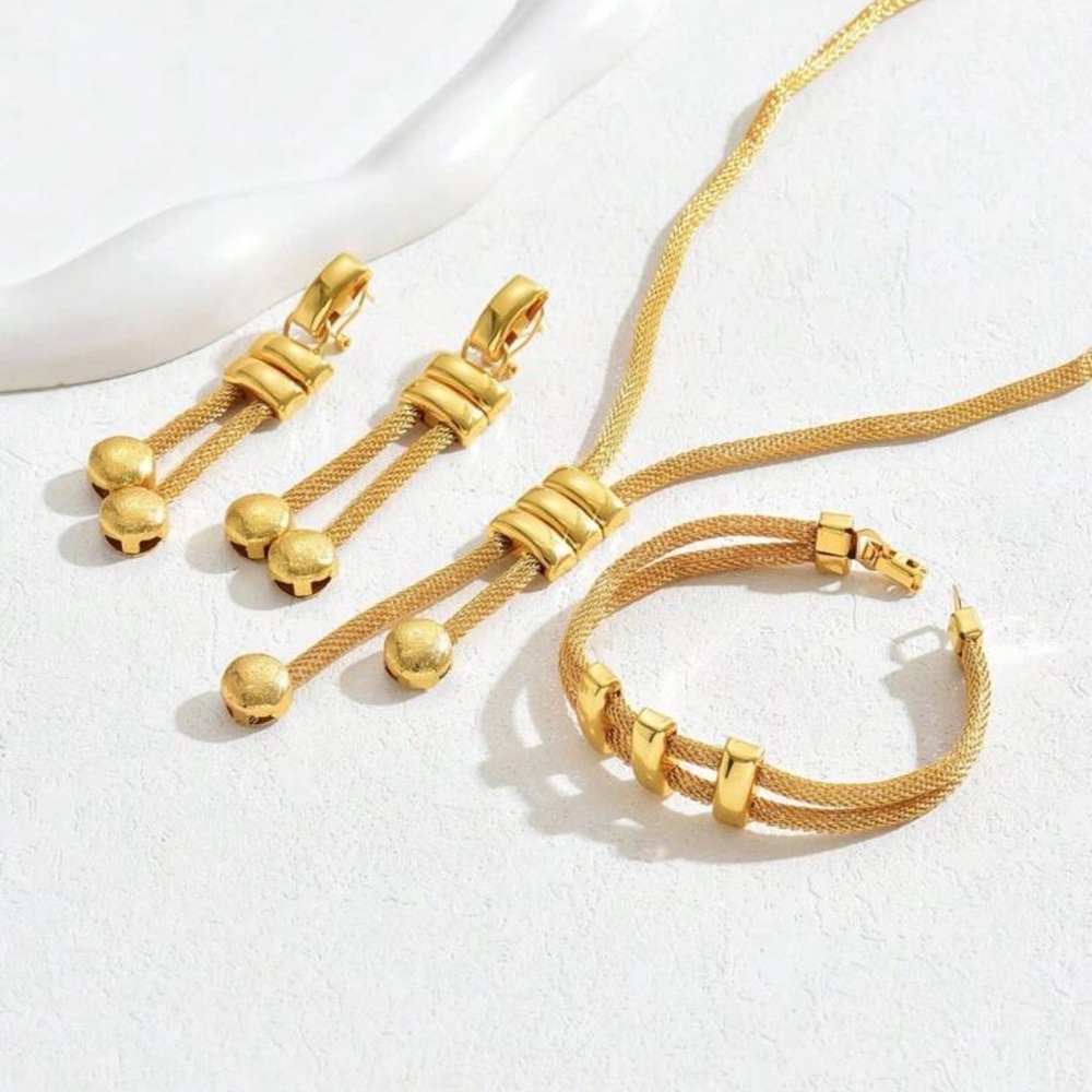 New 3 piece necklace bracelet and earring set - Picture 3 of 5